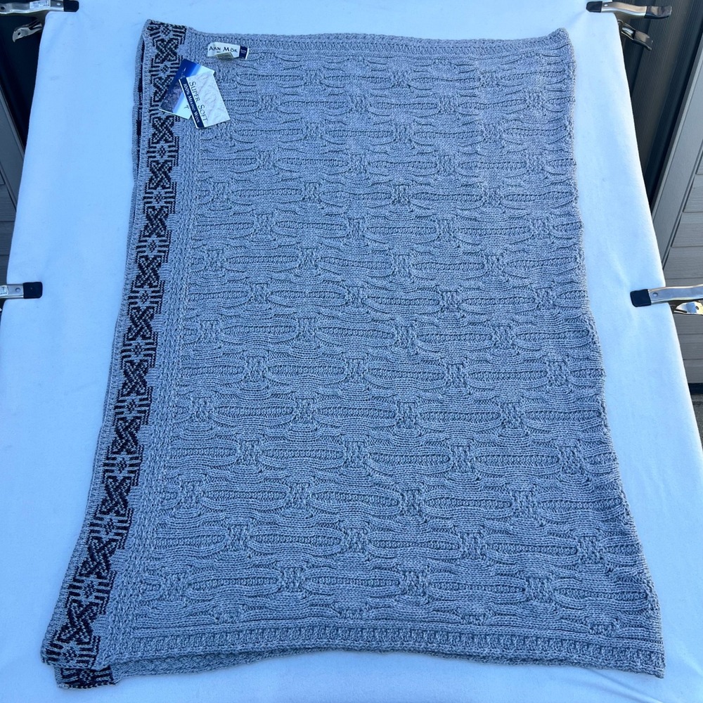 Aran Mór Ireland Super Soft 100 Merino Wool‎ Cable Knit Throw Blanket 40x60